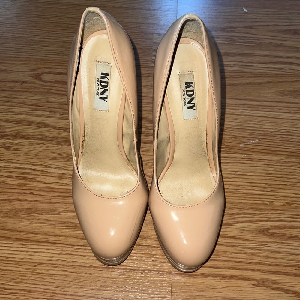 Biege Pumps